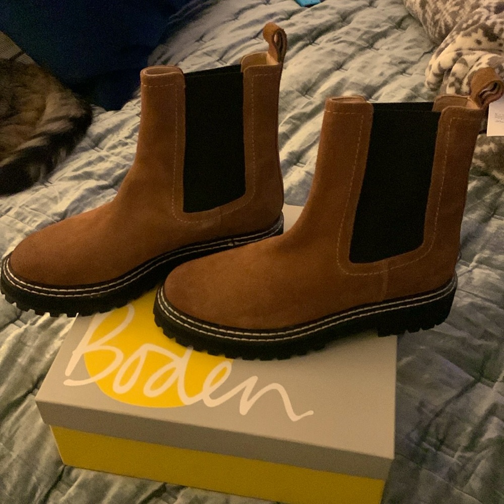 Boden Chelsea Boots